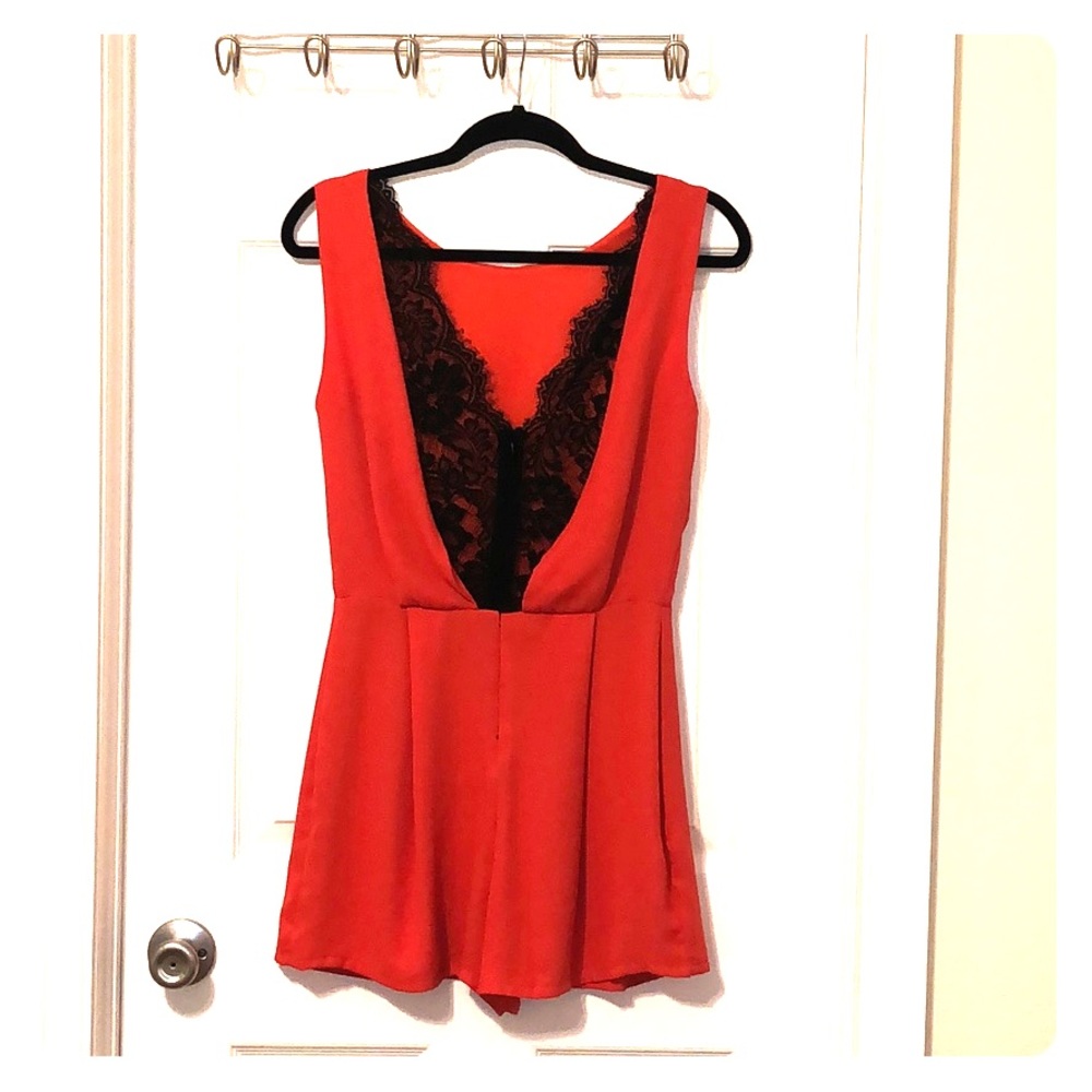 NWOT 🌹 Back Laced Romper